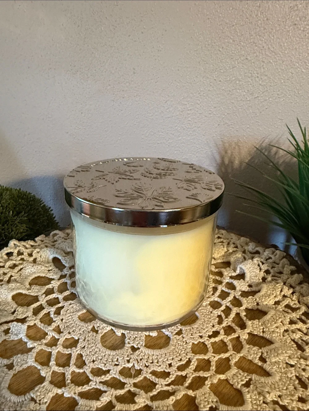 Bath & Body Works Strawberry Strudel Candle - Cream & Red - Picture 2 of 4
